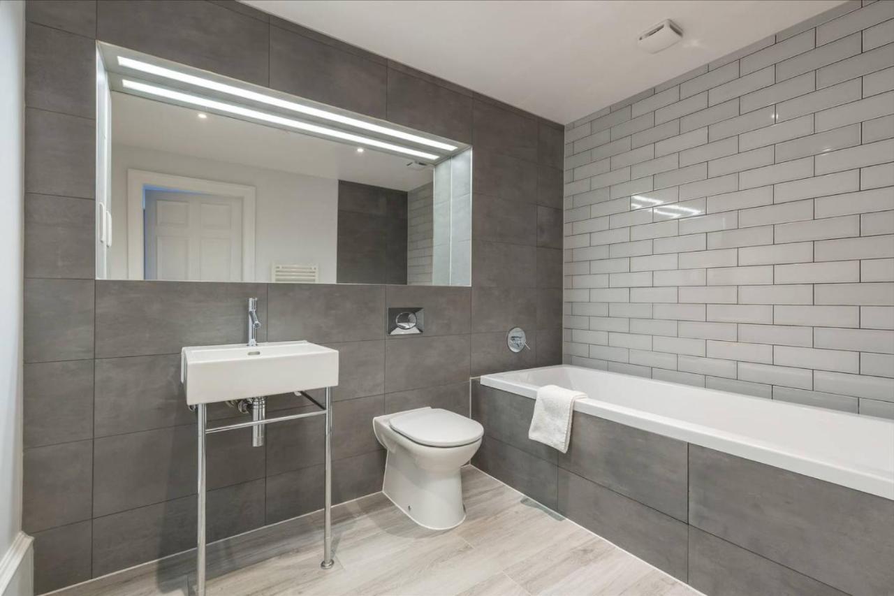 Joivy Luxurious 2Br Home Near Haymarket Station EDI Eksteriør billede