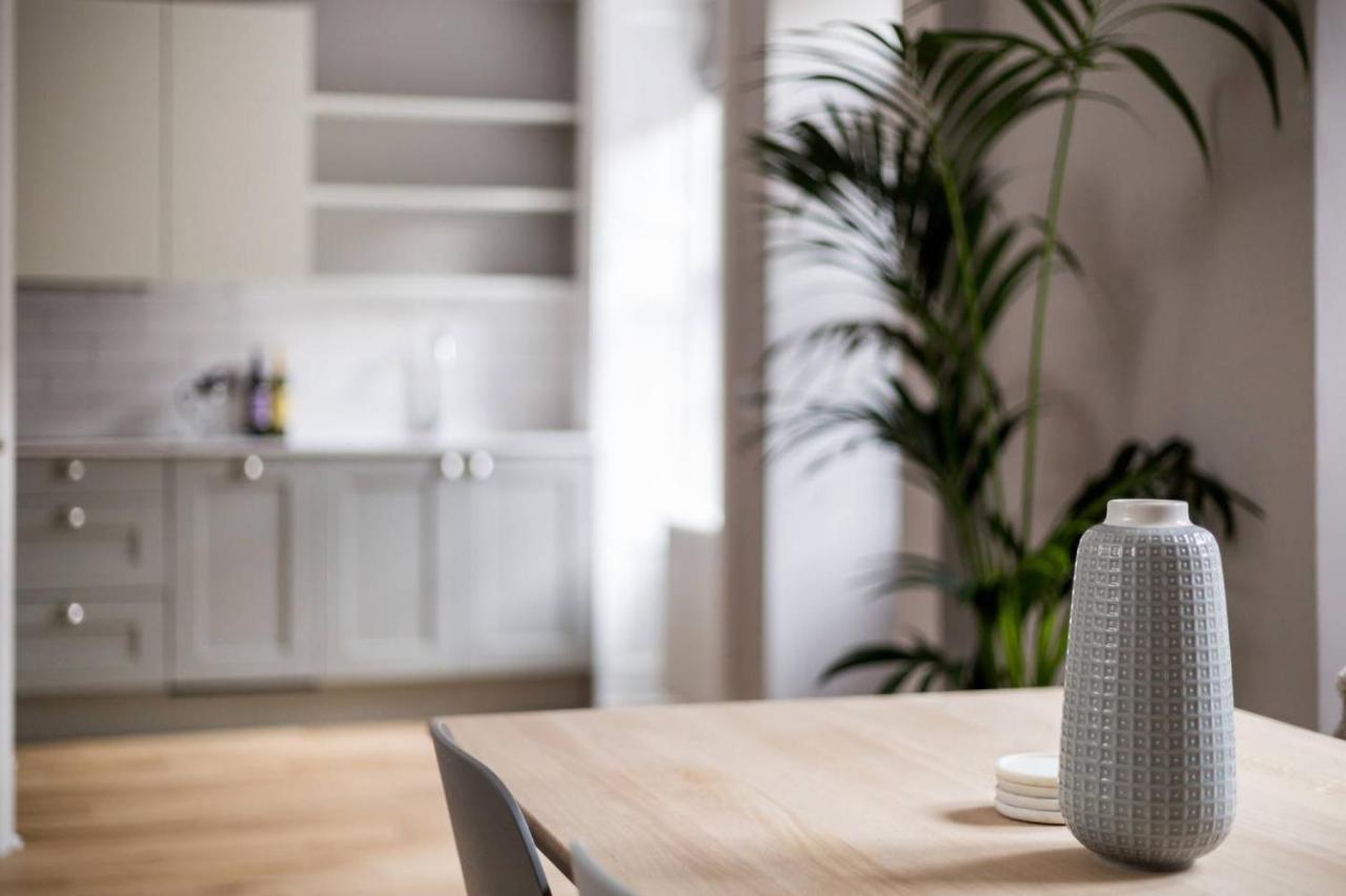 Joivy Luxurious 2Br Home Near Haymarket Station EDI Eksteriør billede