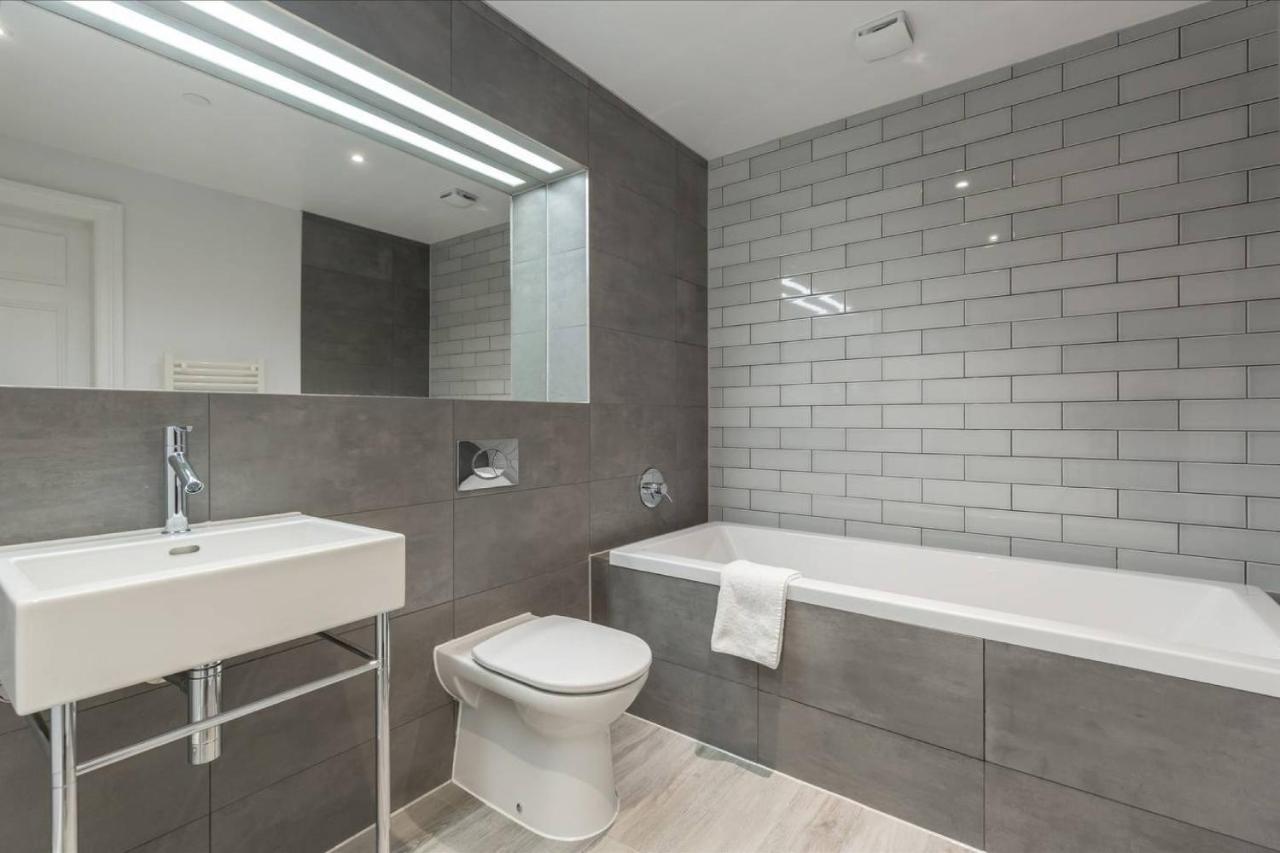 Joivy Luxurious 2Br Home Near Haymarket Station EDI Eksteriør billede